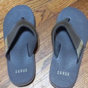 Sanuk flip flops Men's size 9